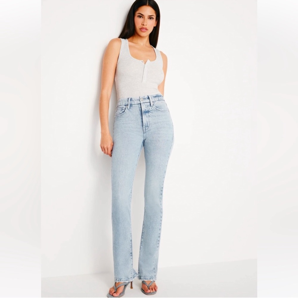 Good American Classic Slim Light Wash Demin